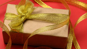Kraft Box Gold Ribbon Gift Present Wallpaper