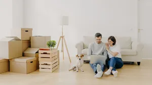 Kraft Box Moving Packages Couple House Wallpaper