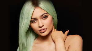 Kylie Jenner In Green Hair Style Wallpaper