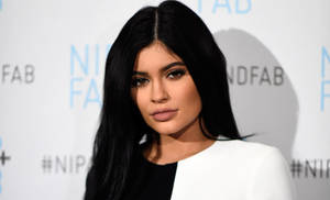 Kylie Jenner Nip Fab Outfit Wallpaper