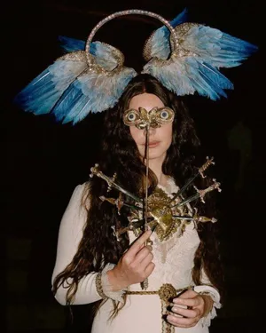 Lana Del Rey At The Met Gala 2018 Wallpaper