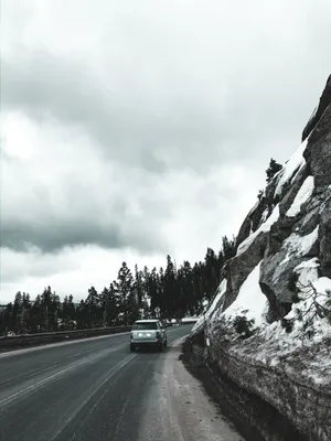 Land Rover In Winter Season Wallpaper