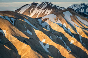 Landmannalaugar Mountain Macbook Wallpaper