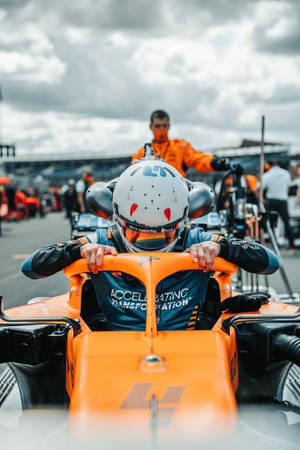 Lando Norris Getting Ready Wallpaper