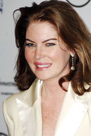 Lara Flynn Boyle At 30th Carousel Of Hope Ball Wallpaper