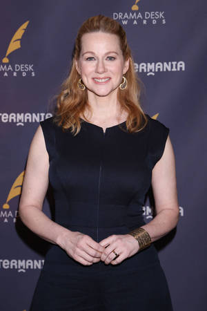 Laura Linney Happy Face On Wallpaper