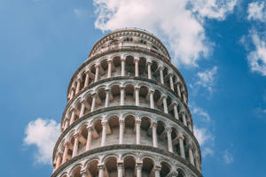 Leaning Tower Of Pisa Center View Wallpaper