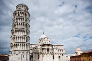 Leaning Tower Of Pisa Front View Wallpaper