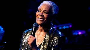 Legendary Music Icon Dionne Warwick Wallpaper