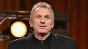 Legendary Nfl Quarterback Joe Montana Wallpaper