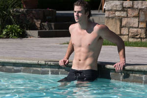 Liam Hemsworth In The Pool Wallpaper