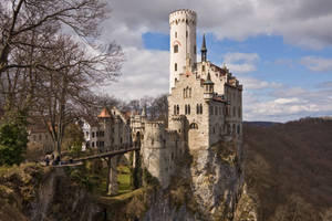 Lichtenstein Castle At Fall Wallpaper