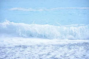 Light And Refreshing Ocean Blue Wave Wallpaper