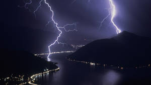 Lightning In Mountain And Sea Wallpaper