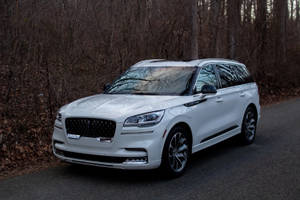 Lincoln Car Aviator With Ceramic Pearl Finish Wallpaper