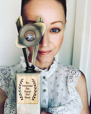 Lindy Booth Holding Award2019 Wallpaper