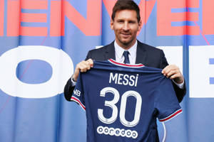 Lionel Messi In Paris Saint-germain Jersey Wallpaper