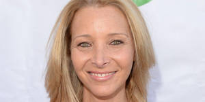 Lisa Kudrow Cheerful Face Wallpaper