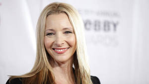 Lisa Kudrow Pleasing Smiley Face Wallpaper