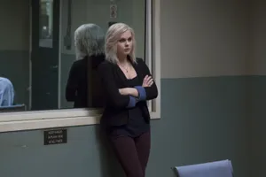 Liv Moore Strategizing In Interrogation Room - Izombie Series Wallpaper