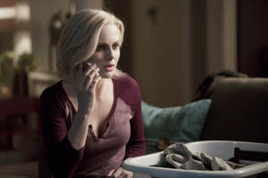 Liv Moore Talking On The Phone In Izombie Wallpaper