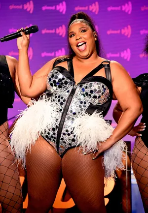 Lizzo Onstage Photograph Wallpaper