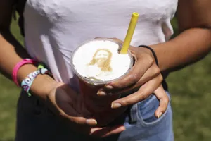 Lollapalooza Selfie Drink Wallpaper