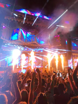 Lollapalooza Stage Fire Wallpaper