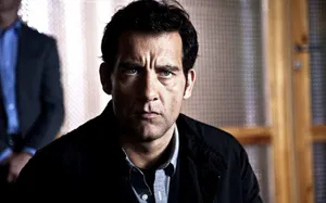 Looking Up Clive Owen Wallpaper