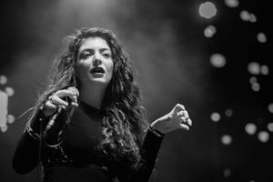 Lorde Black And White Concert Wallpaper