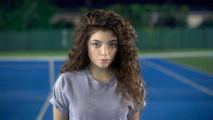 Lorde In Tennis Court Wallpaper
