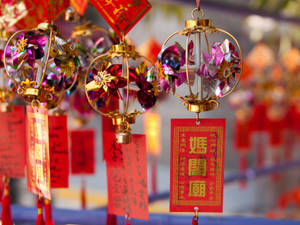 Lovely Chinese Charms Wallpaper