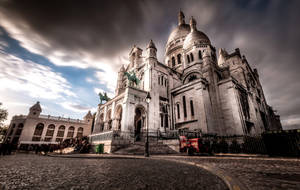 Low-angle Shot Of Sacre Coeur Wallpaper