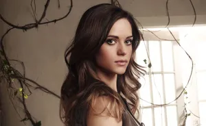 Lyndsy Fonseca Striking A Pose In A Stunning Photoshoot Wallpaper