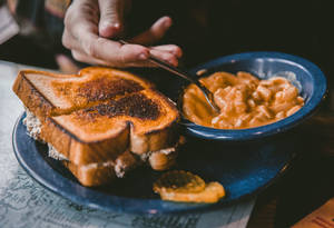 Mac And Cheese With A Tuna Sandwhich Wallpaper