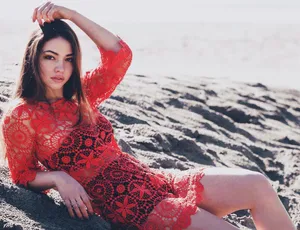 Madelyn Cline At The Beach Wallpaper