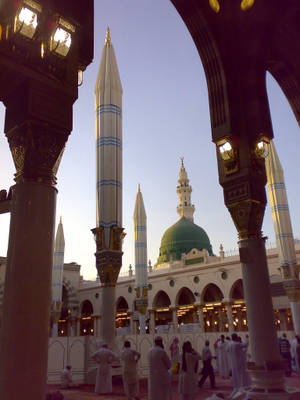 Madina Sharif And Pilgrims Wallpaper