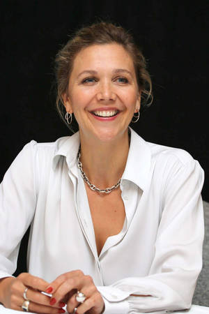 Maggie Gyllenhaal Actress Movie Star Wallpaper