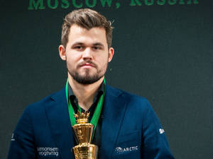 Magnus Carlsen Golden Trophy Wallpaper