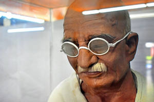 Mahatma Gandhi Sculpted Clay Statue Wallpaper