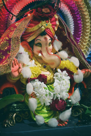 Majestic God Ganesh Statuette Wallpaper