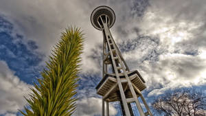 Majestic View Of The Iconic Space Needle Wallpaper