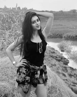 Mallika Singh Outdoor Pose Wallpaper