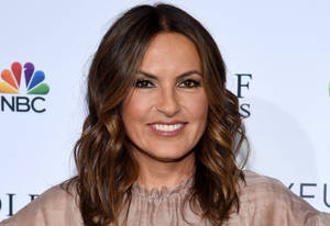 Mariska Hargitay Iconic American Actress Smile Wallpaper