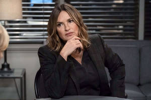 Mariska Hargitay Olivia Benson Law And Order Wallpaper