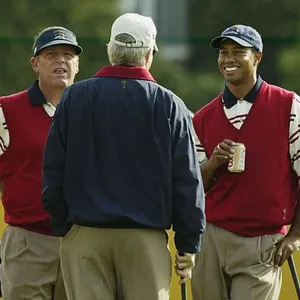 Mark Calcavecchia With Two Caddies Wallpaper