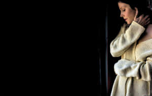 Mary-louise Parker Posing Gracefully In A Black Dress Wallpaper