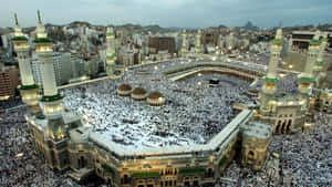 Masjidal Nabawi Crowded Prayer Wallpaper