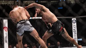 Mateusz Gamrot Blocking Opponent Wallpaper