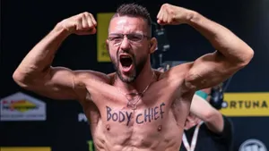 Mateusz Gamrot With Eyeglasses Wallpaper